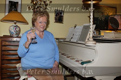 Blaricum 1 februari 2011
Caroline Kaart in haar huis met haar hond en met stiefdochter en haar man.
Peter Smulders bv