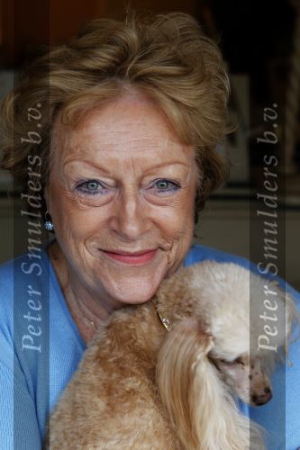 Blaricum 1 februari 2011
Caroline Kaart in haar huis met haar hond en met stiefdochter en haar man.
Peter Smulders bv