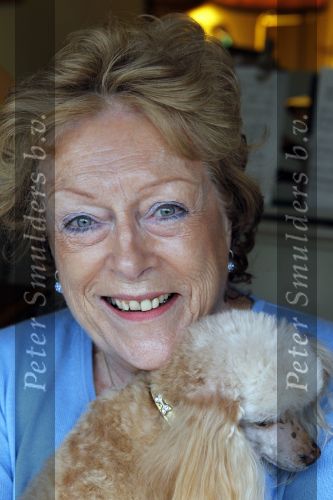 Blaricum 1 februari 2011
Caroline Kaart in haar huis met haar hond en met stiefdochter en haar man.
Peter Smulders bv