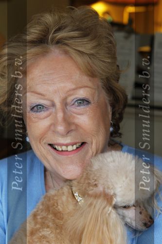 Blaricum 1 februari 2011
Caroline Kaart in haar huis met haar hond en met stiefdochter en haar man.
Peter Smulders bv