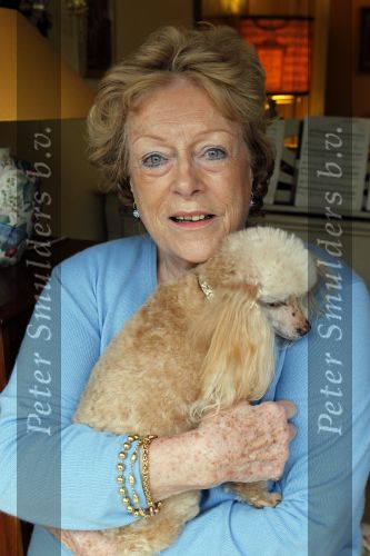 Blaricum 1 februari 2011
Caroline Kaart in haar huis met haar hond en met stiefdochter en haar man.
Peter Smulders bv