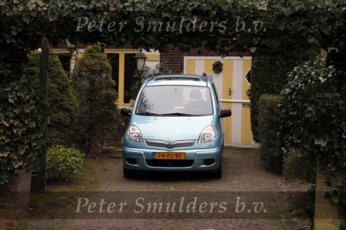 Blaricum 1 februari 2011
Caroline Kaart in haar huis met haar hond en met stiefdochter en haar man.
Peter Smulders bv