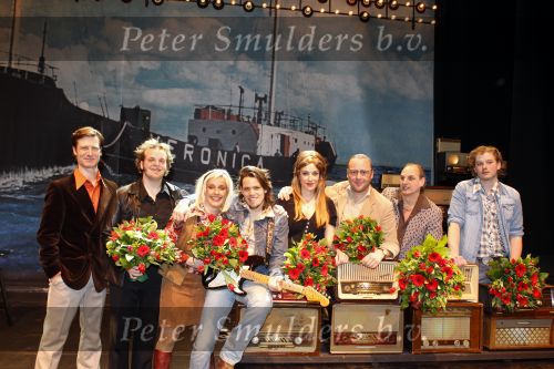 Rotterdam 14 februari 2011
Premiere herinnert U zich deze nog met Martin v Waardenberg Mylenen d Anjou Ruben Lursen Richard Groenendijk Thijs Steenkamp Annick Boer Joel de Tobe Pepijn v d Burgt en Daan v Putten in het oude Luxor.
Peter Smulders bv