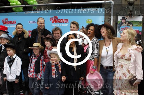 Amsterdam 5 februari 2011
Premiere mijn opa de bankrover in Tuschinski. Cast mijn opa is bankrover met oa Zoe v d Kust Michiel Romeyn Tanja Jess Waldemar Torenstra Lange Frans Kees Boot Yes R en Micha Hulshof
Peter Smulders bv