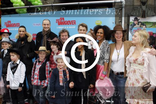 Amsterdam 5 februari 2011
Premiere mijn opa de bankrover in Tuschinski. Cast mijn opa is bankrover met oa Zoe v d Kust Michiel Romeyn Tanja Jess Waldemar Torenstra Lange Frans Kees Boot Yes R en Micha Hulshof
Peter Smulders bv