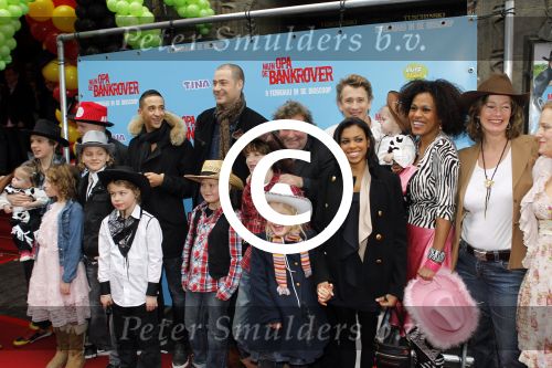 Amsterdam 5 februari 2011
Premiere mijn opa de bankrover in Tuschinski. Cast mijn opa is bankrover met oa Zoe v d Kust Michiel Romeyn Tanja Jess Waldemar Torenstra Lange Frans Kees Boot Yes R en Micha Hulshof
Peter Smulders bv