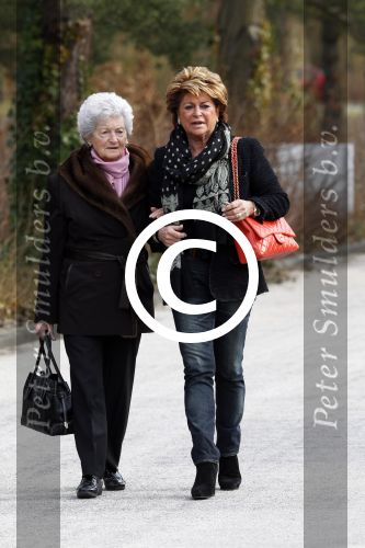 Amsterdam 12 maart 2011
Crematie van Ria Alberti op westgaarde. Christine Kroonenberg met moeder
Peter Smulders bv
