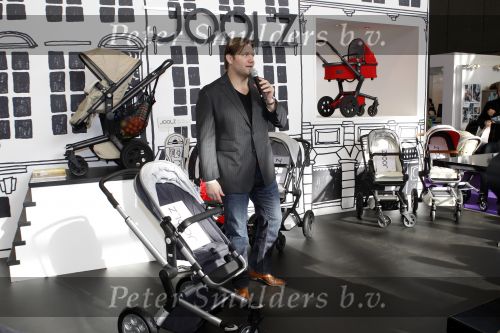 Amsterdam 16 februari 2011
Dennis v d Geest op stand van Joolz op de 9 maanden beurs.
Peter Smulders bv