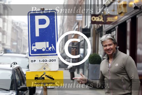 Amsterdam 28 februari 2011
dries Roelvink en zijn vrouw Honoria verhuizen naar hun appartement op de pc Hooftstraat.
Peter Smulders bv