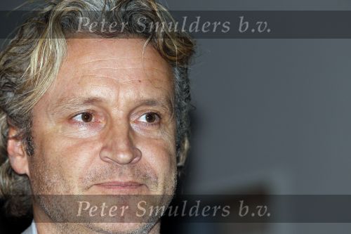 Hilversum 15 februari 2011
Presentatie serie iedereen is gek op Jack met Linda de Mol Jeroen v Koningsbrugge Beppie Melissen Kees Hulst en Tjebbo Gerritsma. Erland Galjaard
Peter Smulders bv