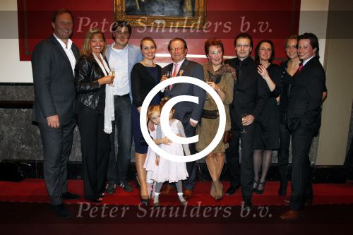 Amsterdam 3 maart 2011
Fons v Westerloo krijgt koninklijke onderscheiding uit handen van Burgemeester Eberhard v d Laan in het concertgebouw. Fons met vrouw kinderen en kleinkinderen
Peter Smulders