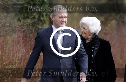 Amsterdam 12 maart 2011
Crematie van Ria Alberti op westgaarde. Frank Wentink met moeder
Peter Smulders bv