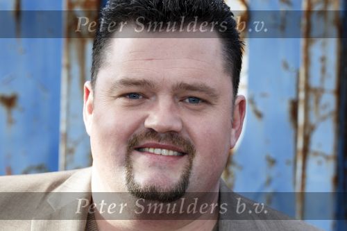 Tiel 7 februari 2011
Presentatie concert Frans Duijts bij het sloopbedrijf van zijn vader. Aanwezig zijn zijn vrouw ouders schoonouders en Niel van Hoff.
Peter Smulders bv