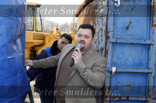 Tiel 7 februari 2011
Presentatie concert Frans Duijts bij het sloopbedrijf van zijn vader. Aanwezig zijn zijn vrouw ouders schoonouders en Niel van Hoff.
Peter Smulders bv