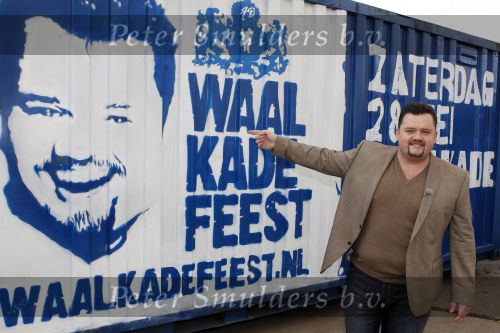Tiel 7 februari 2011
Presentatie concert Frans Duijts bij het sloopbedrijf van zijn vader. Aanwezig zijn zijn vrouw ouders schoonouders en Niel van Hoff.
Peter Smulders bv
