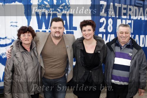 Tiel 7 februari 2011
Presentatie concert Frans Duijts bij het sloopbedrijf van zijn vader. Aanwezig zijn zijn vrouw ouders schoonouders en Niel van Hoff.
Peter Smulders bv