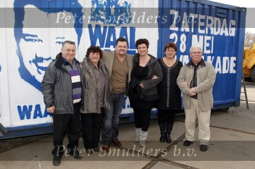 Tiel 7 februari 2011
Presentatie concert Frans Duijts bij het sloopbedrijf van zijn vader. Aanwezig zijn zijn vrouw ouders schoonouders en Niel van Hoff.
Peter Smulders bv