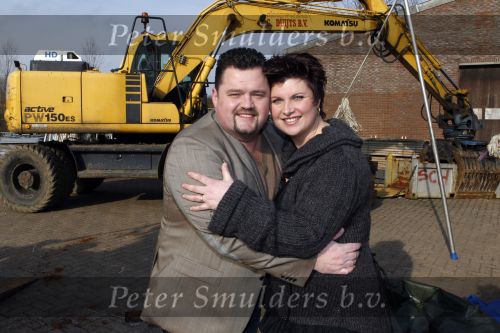 Tiel 7 februari 2011
Presentatie concert Frans Duyts bij het sloopbedrijf van zijn vader. Aanwezig zijn zijn vrouw ouders schoonouders en Niel van Hoff.
Peter Smulders bv