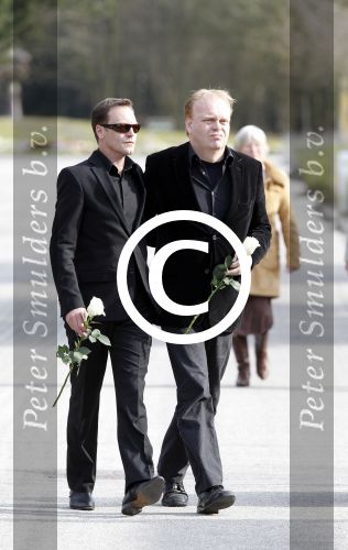 Amsterdam 12 maart 2011
Crematie van Ria Alberti op westgaarde. Frits Huffnagels met vriend
Peter Smulders bv
