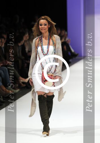 Amsterdam 7 maart 2011
Modeshow Jos v raak in de westergasfabriek met als modellen oa Georgina Verbaan Irene v d Laar Froukje de Both Quinty Trustfull Marvy Rieder en Kim Feenstra.
Peter Smulders bv