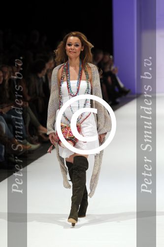 Amsterdam 7 maart 2011
Modeshow Jos v raak in de westergasfabriek met als modellen oa Georgina Verbaan Irene v d Laar Froukje de Both Quinty Trustfull Marvy Rieder en Kim Feenstra.
Peter Smulders bv