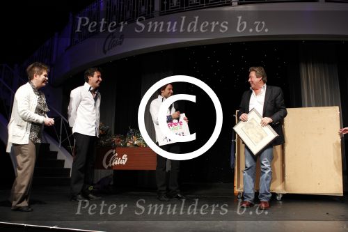 Hoofddorp 7 maart 2011
Magic Unlimited met Oscar Renzo en Lara Kazan worden ambassadeur van het goede doel dappere dodo\'s. Hun vader Hans kwam als verassing uit een doos.
Peter Smulders bv