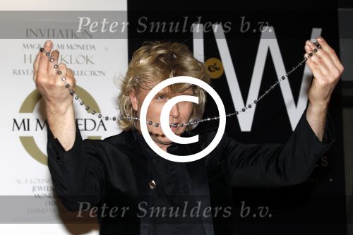 Utrecht 14 maart 2011
Hans Klok presenteert sieradenlijn .
Peter Smulders bv