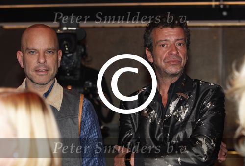 Utrecht 3 maart 2011
Uitreiking gouden en zilveren harpen in Vredenburg. Hans v Barneveld met een kennis
Peter Smulders bv