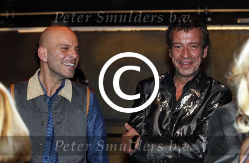 Utrecht 3 maart 2011
Uitreiking gouden en zilveren harpen in Vredenburg. Hans v Barneveld met een kennis
Peter Smulders bv