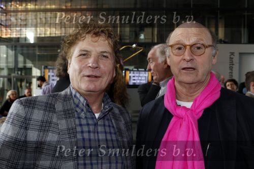 Hilversum 17 februari 2011
Presentatie boek Bert v d Veer bij beeld en geluid. Joop v d Ende neemt het eerste boek in ontvangst. Bert v Aalten en Hans v Hemert
Peter Smulders bv