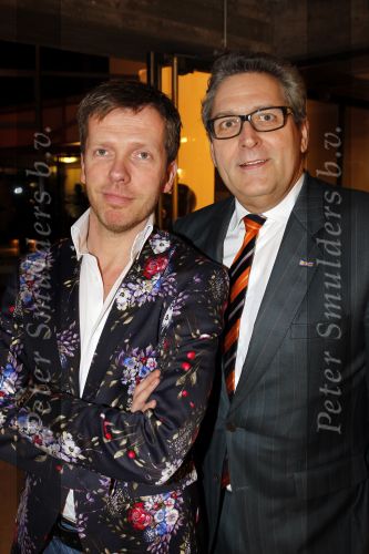 Apeldoorn 6 februari 2011
Premiere zou je in een doosje willen doen bij Orpheus. Henk Krol met vriend
Peter Smulders bv