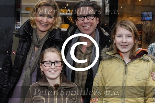 Amsterdam 5 februari 2011
Premiere mijn opa de bankrover in Tuschinski. Henkjan Smits met vrouw en kinderen
Peter Smulders bv