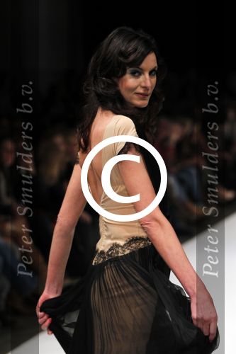 Amsterdam 7 maart 2011
Modeshow Jos v raak in de westergasfabriek met als modellen oa Georgina Verbaan Irene v d Laar Froukje de Both Quinty Trustfull Marvy Rieder en Kim Feenstra.
Peter Smulders bv