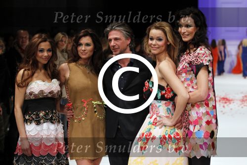 Amsterdam 7 maart 2011
Modeshow Jos v raak in de westergasfabriek met als modellen oa Georgina Verbaan Irene v d Laar Froukje de Both Quinty Trustfull Marvy Rieder en Kim Feenstra.
Peter Smulders bv