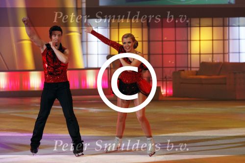Hilversum 4 maart 2011
Sterren dansen op het ijs van SBDS 6 in studio 22 .Deelnemers zijn Monique Smit Jenny Smit Vivian Reys Babette v Veen Ralf Mackenbach Michael Boogerd en Sieneke Gerard Joling en Nance Coolen presenteren het.
Peter Smulders bv
