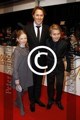 Amsterdam 8 maart 2011
Premiere van de film Gooische vrouwen in het nieuwe de la Mar theater. Linda de Mol met Jeroen Rietbergen en Julian en Noa
Peter Smulders bv