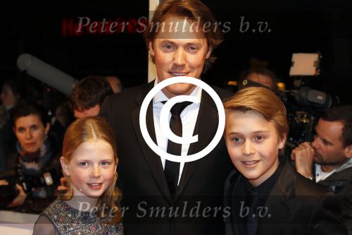 Amsterdam 8 maart 2011
Premiere van de film Gooische vrouwen in het nieuwe de la Mar theater. Linda de Mol met Jeroen Rietbergen en Julian en Noa
Peter Smulders bv