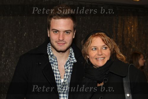 Den Bosch, 21 Februari 2011
Premiere Simple The Best van Ruth Jacott
Jim Bakkum met zijn moeder
Foto Peter Smulders BV