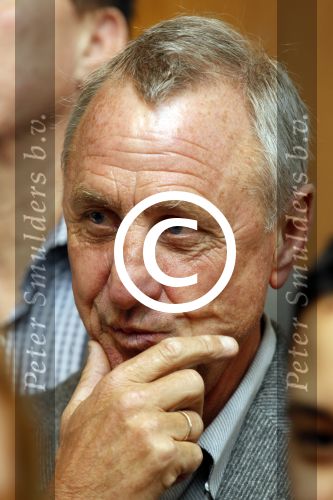 Amsterdam 14 maart 2011
Presentaie blad helden wat deze maand helemaal in het teken staat van Johan Cruijff. Frits en Barbara Barend presenteren het vanuit het olympisch stadion.
Peter Smulders bv