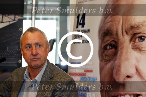 Amsterdam 14 maart 2011
Presentaie blad helden wat deze maand helemaal in het teken staat van Johan Cruijff. Frits en Barbara Barend presenteren het vanuit het olympisch stadion.
Peter Smulders bv