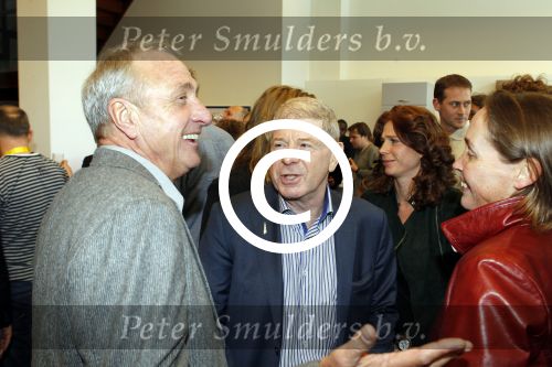 Amsterdam 14 maart 2011
Presentaie blad helden wat deze maand helemaal in het teken staat van Johan Cruijff. Frits en Barbara Barend presenteren het vanuit het olympisch stadion.
Peter Smulders bv