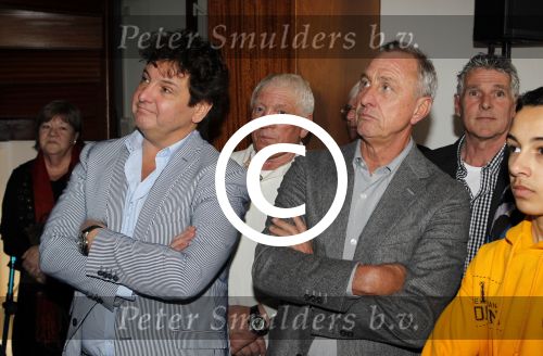 Amsterdam 14 maart 2011
Presentaie blad helden wat deze maand helemaal in het teken staat van Johan Cruijff. Frits en Barbara Barend presenteren het vanuit het olympisch stadion.
Peter Smulders bv