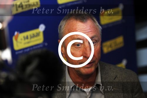 Amsterdam 14 maart 2011
Presentaie blad helden wat deze maand helemaal in het teken staat van Johan Cruijff. Frits en Barbara Barend presenteren het vanuit het olympisch stadion.
Peter Smulders bv