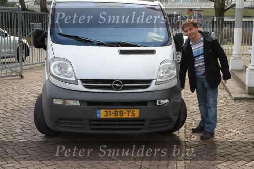 Eindhoven, 23 Februari 2011
Johan Vlemmix met auto door berm
Foto Peter Smulders BV