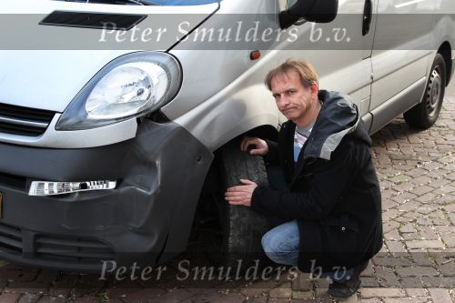 Eindhoven, 23 Februari 2011
Johan Vlemmix met auto door berm
Foto Peter Smulders BV
