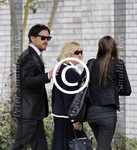 Amsterdam 12 maart 2011
Crematie van Ria Alberti op westgaarde. Johnny de Mol jr en Willeke Alberti
Peter Smulders bv