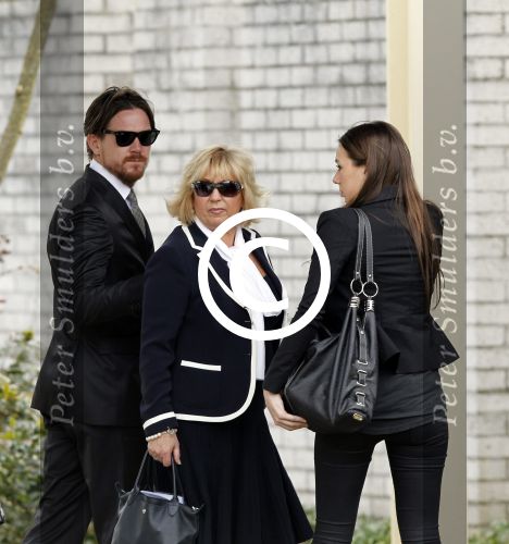 Amsterdam 12 maart 2011
Crematie van Ria Alberti op westgaarde. Johnny de Mol jr en Willeke Alberti
Peter Smulders bv