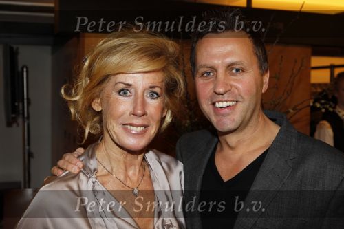 Apeldoorn 6 februari 2011
Premiere zou je in een doosje willen doen bij Orpheus. Joke Bruijs met een kennis
Peter Smulders bv