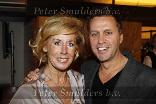 Apeldoorn 6 februari 2011
Premiere zou je in een doosje willen doen bij Orpheus. Joke Bruijs met een kennis
Peter Smulders bv