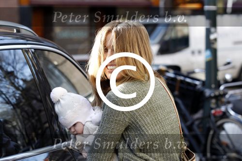 Amsterdam 11 maart 2011
Jorinde Moll met bbaby achter kinderwagen.
Peter Smulders bv